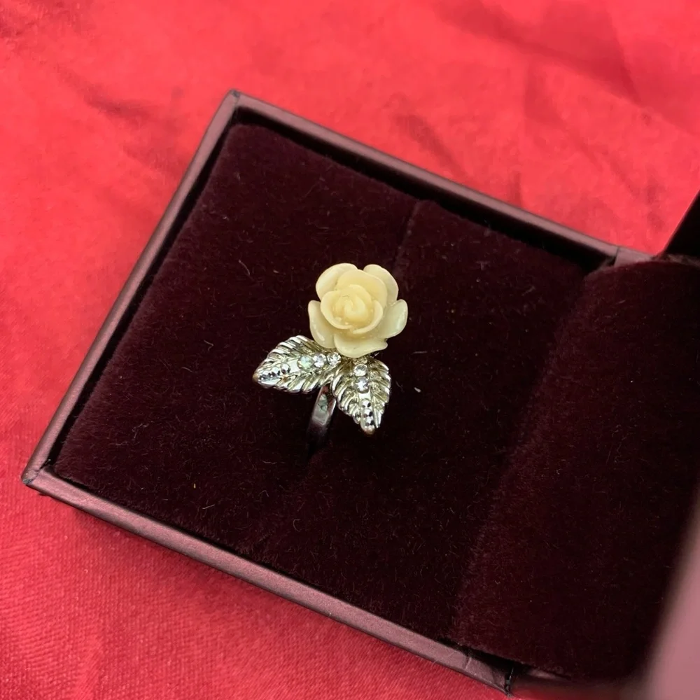 🌹 Beautiful ROSE Ring by Accessorize ! - Picture 5 of 8